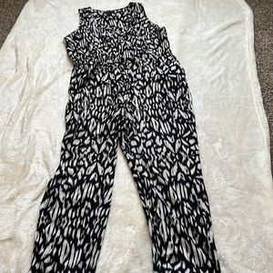 Forever21 jumper size 2x black and white